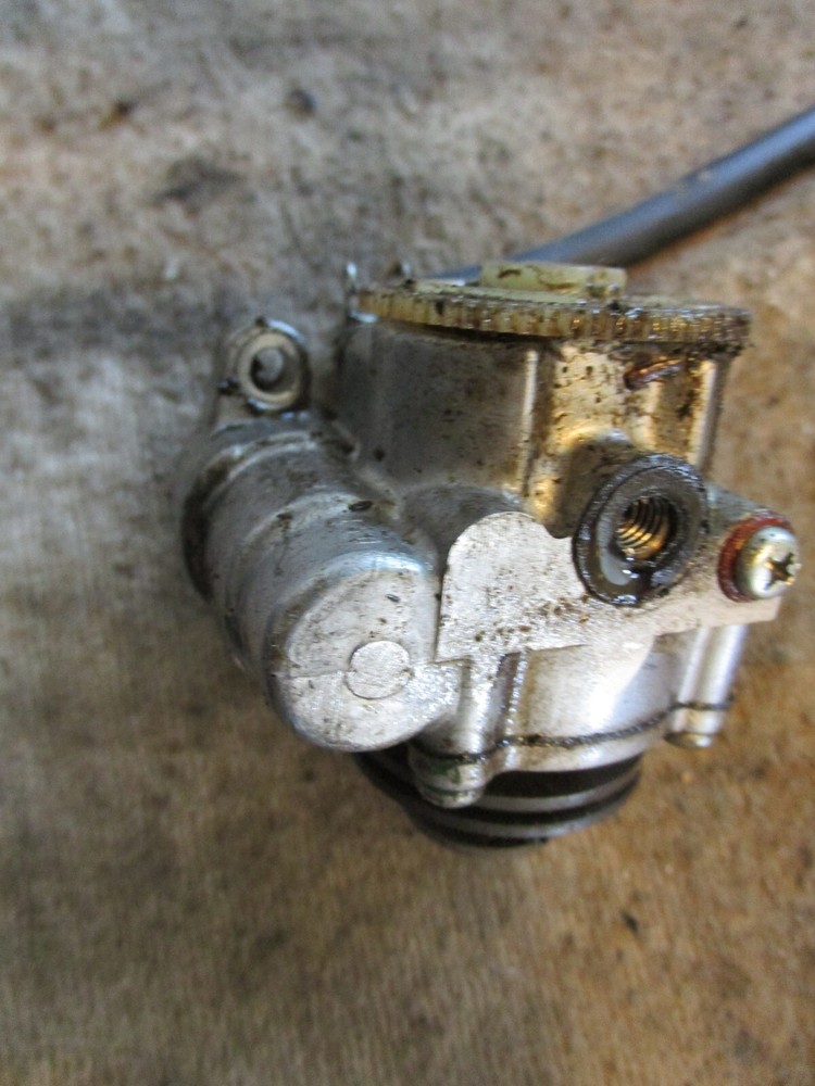 1969 Yamaha L5 engine oil injection pump