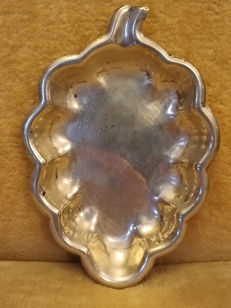 Sterling Silver 6- 1/4" Leaf Shaped Nut/Candy Dish, 76.19 Grams