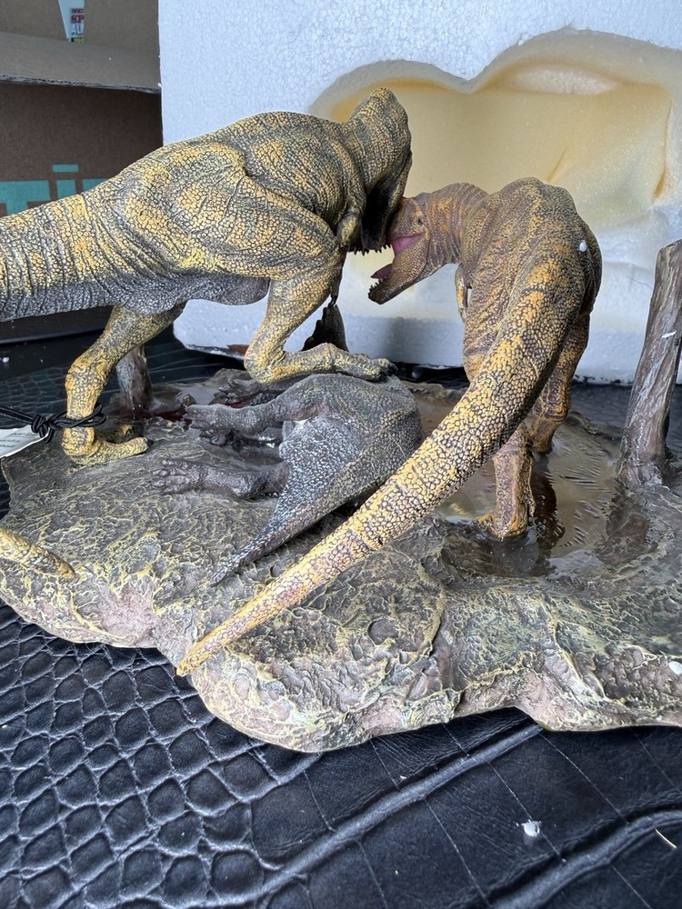 DinoStoreus “T-Rex Fight Over Carcass” finished resin model
