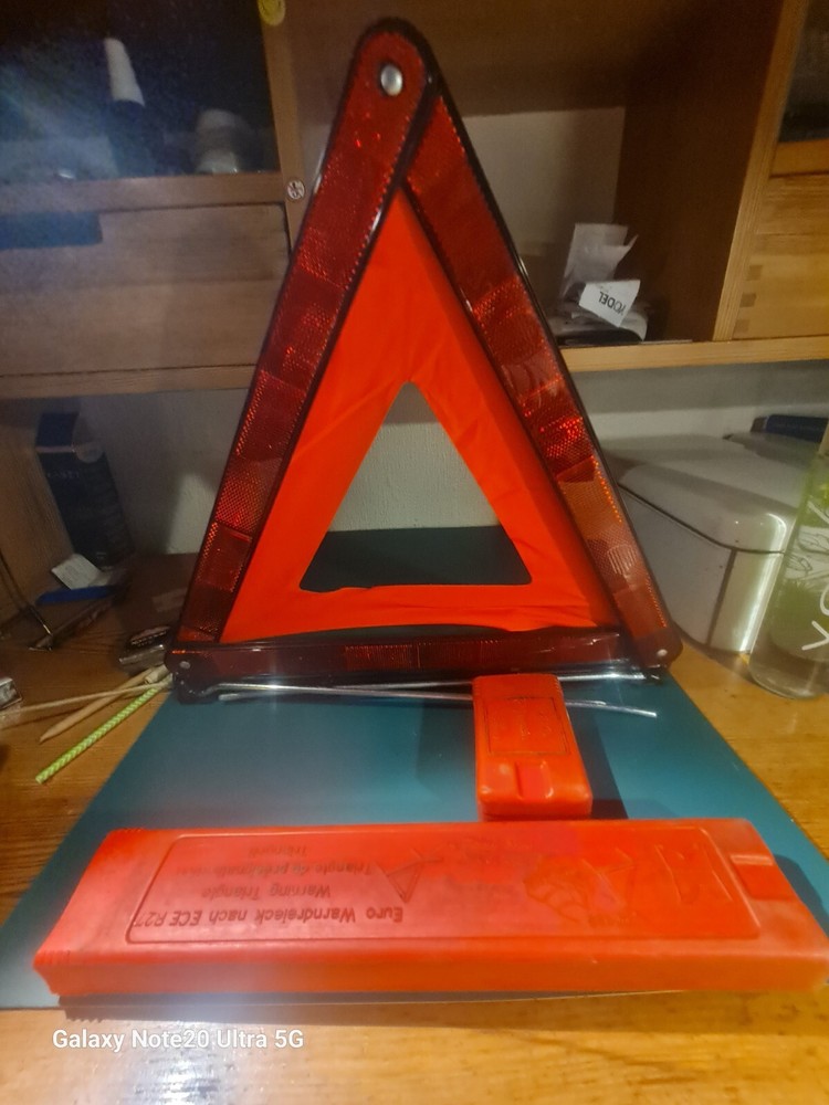 Compact An Foldable Warning Triangle. Great Condition