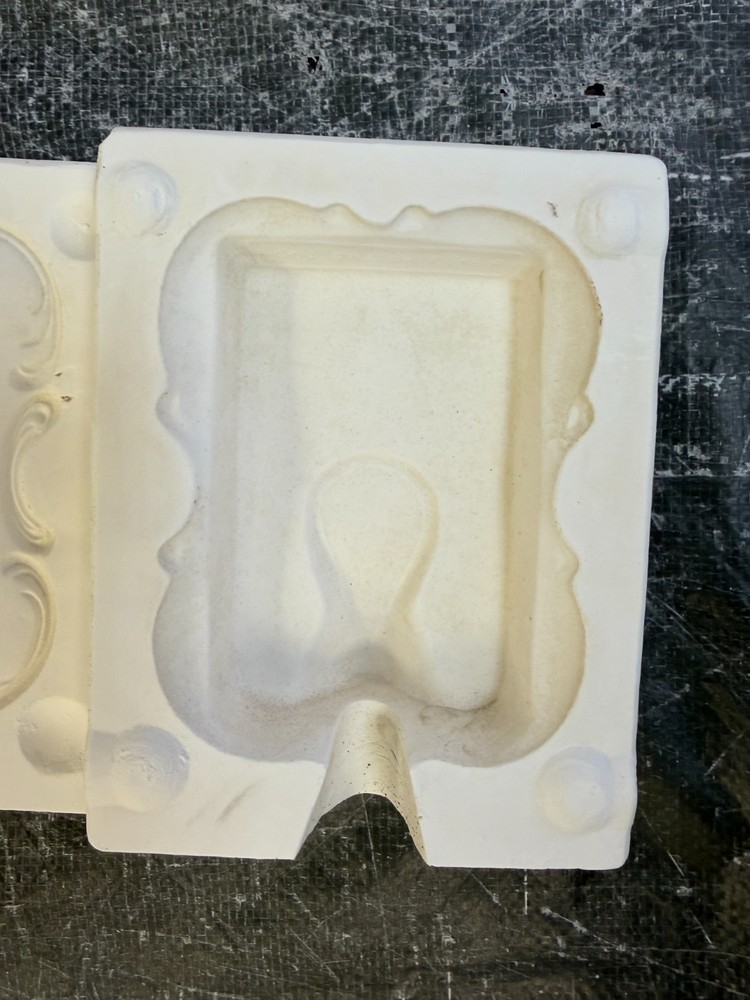 VINTAGE ALBERTA CERAMIC MOLD #A-101 SMALL UPRIGHT PICTURE FRAME