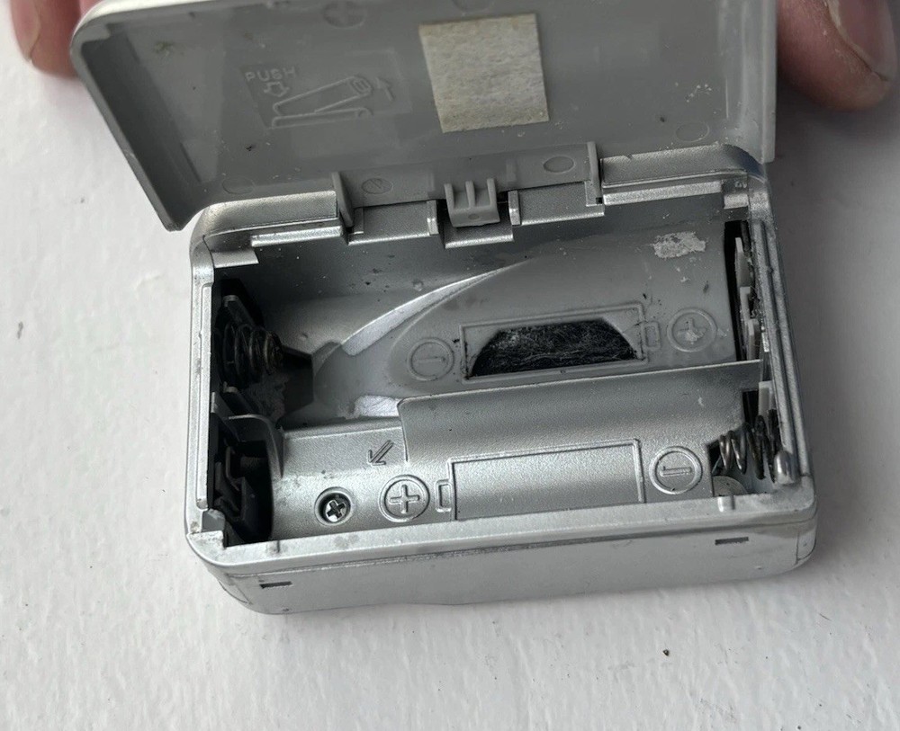 Sony Pressman M-560V Microcassette - Corder VOR Recorder Powers On Read Descript