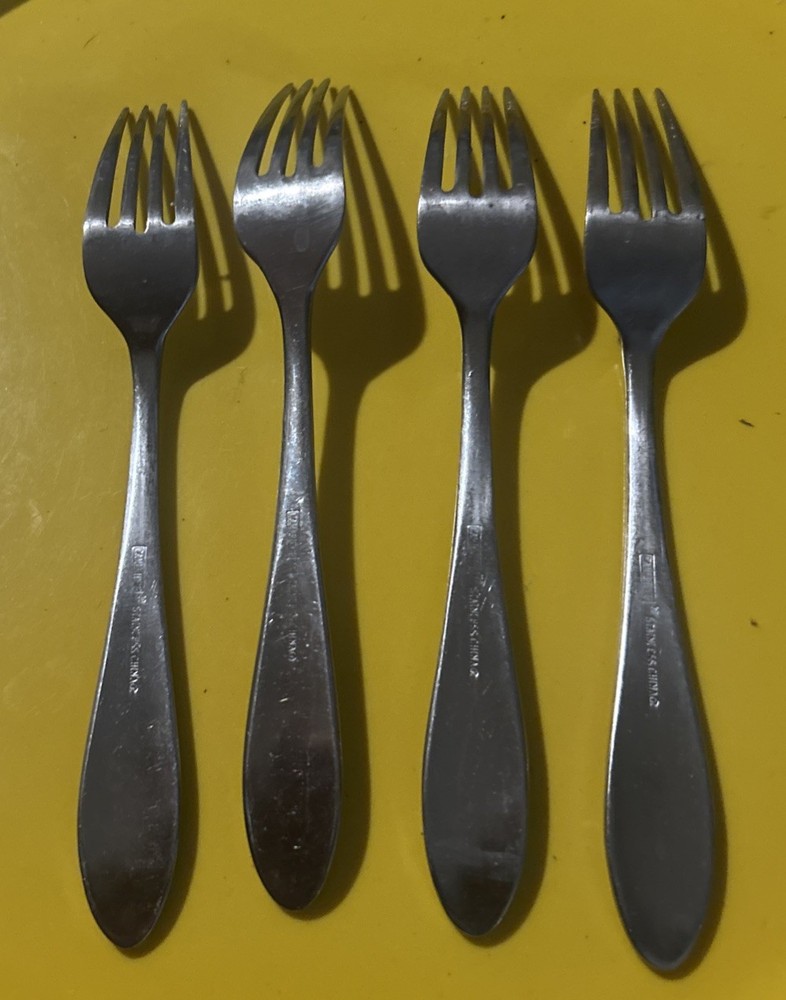 4 Dinner Forks 8 1/8” Cambridge Silversmiths Hailey Stainless Flatware