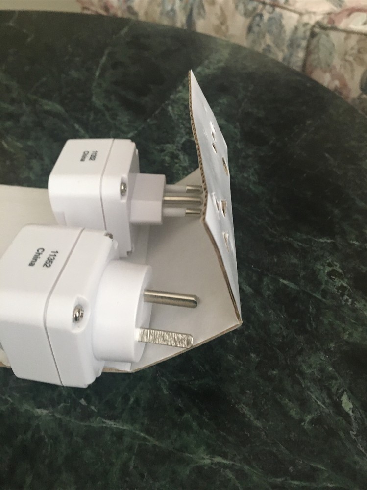 Brookstone International Adapter Plug Set 638056 Open Box