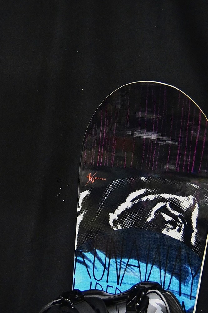 NEW NITRO RUNAWAY SNOWBOARD SIZE 149 CM WITH CHAMONIX MEDIUM BINDINGS