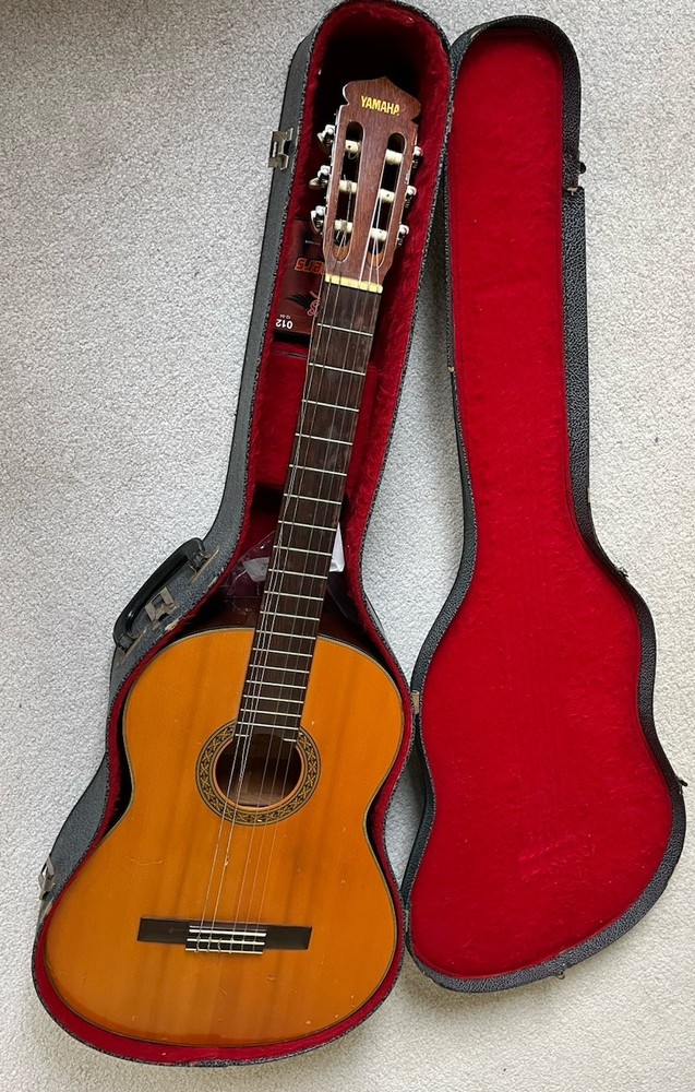 YAMAHA Vintage G120 Classical Guitar With Case