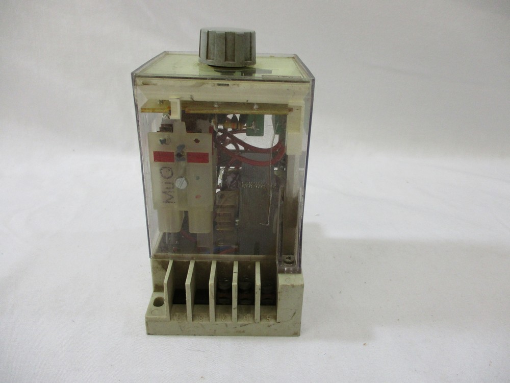 SIEMENS 7PV 3020-1SG RELAY TIME DELAYED