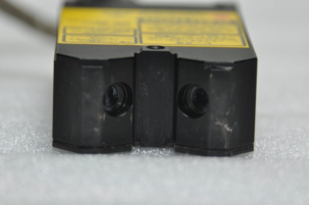 ANRITSU DISPLACEMENT KL2300A + LASER SENSOR HEAD KL1301BMBH & extension cable