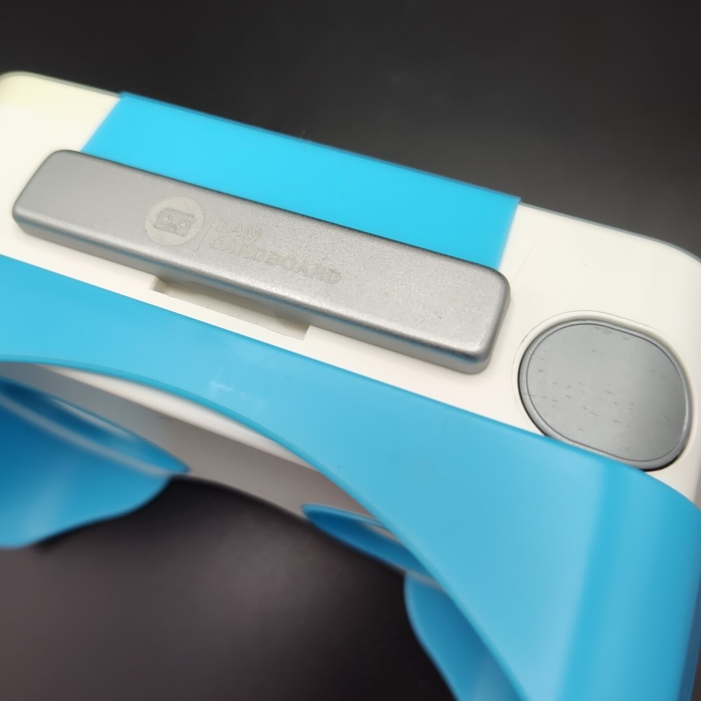 Google I AM Cardboard Virtual Reality Blue and White Plastic Kit Android iPhone