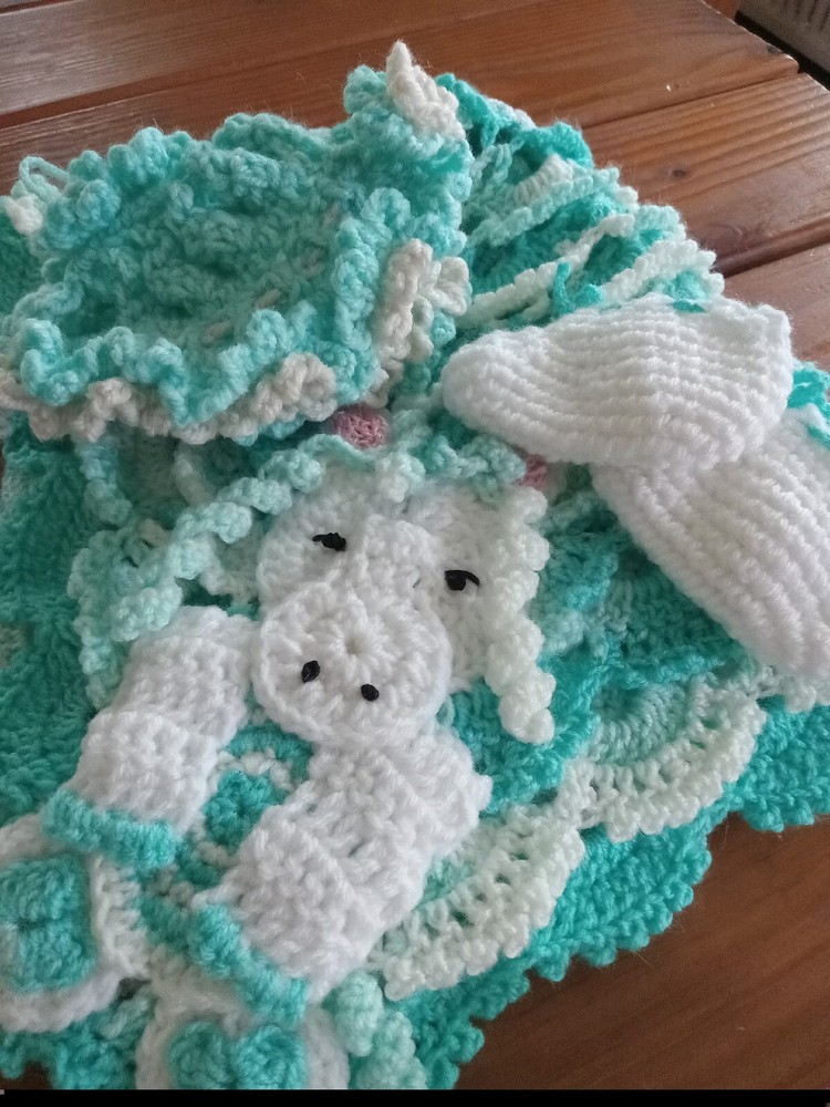 Crochet Baby Blanket with Pegusus Applica