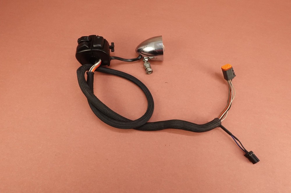 2005-2006 Harley Davidson FXDWGI Dyna Wide Glide Right Control Switch & Blinker