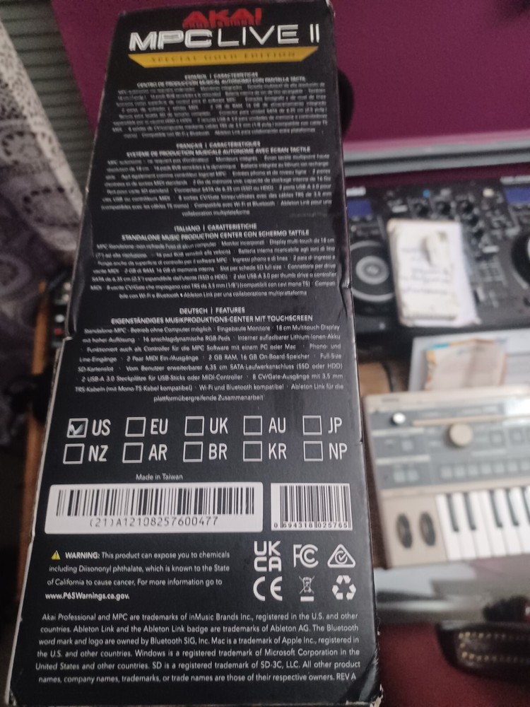 Akai Professional MPC Live Sampler - Gold