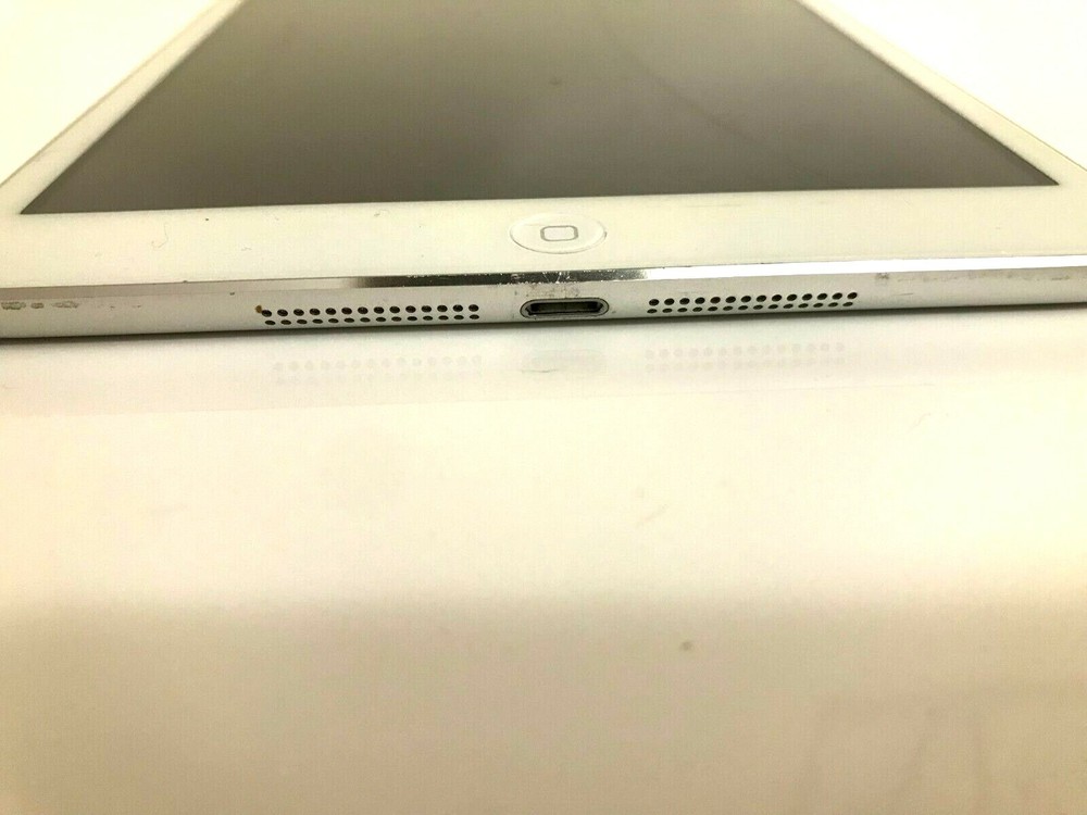 Apple Ipad Mini 2 32 GB WiFi. Silver. Pre-owned. Original Box