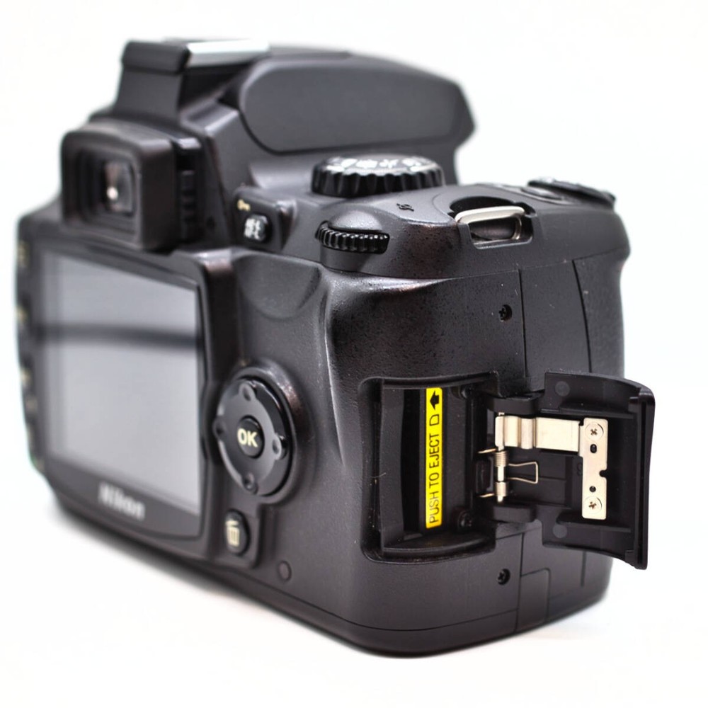 Nikon NIKON D40X Body [, Tested]