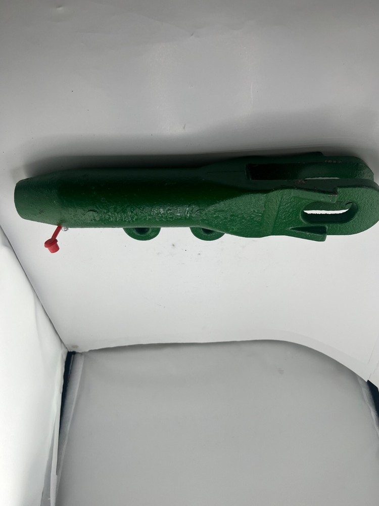 Casting Lower Lift AN002262 Fits John Deere