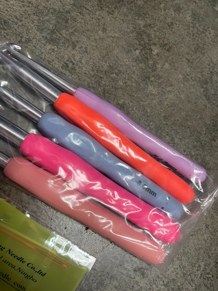 Assorted Crochet Hook Set + Carrying Bag