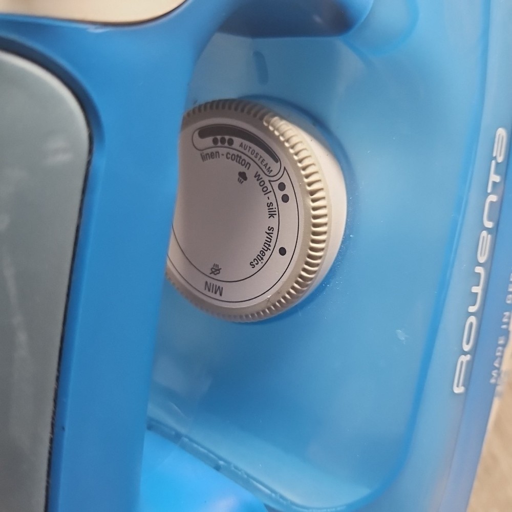 Rowenta Effective DZ5980 Glide Steam Iron Micro Steam