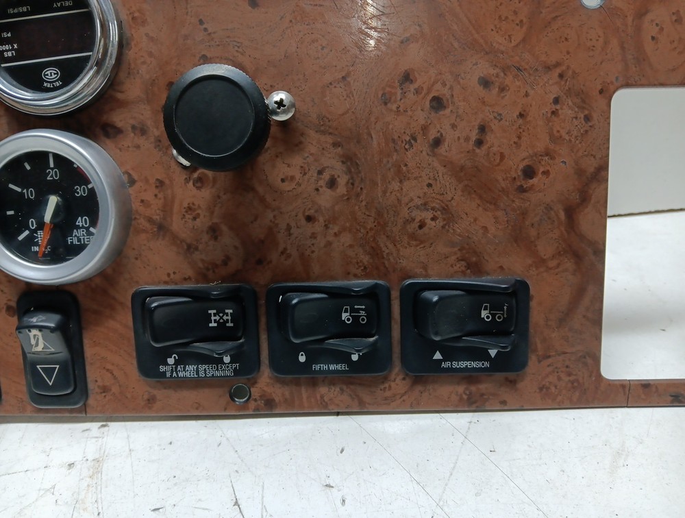 Peterbilt Instrument Cluster 17-05006M006 #2933