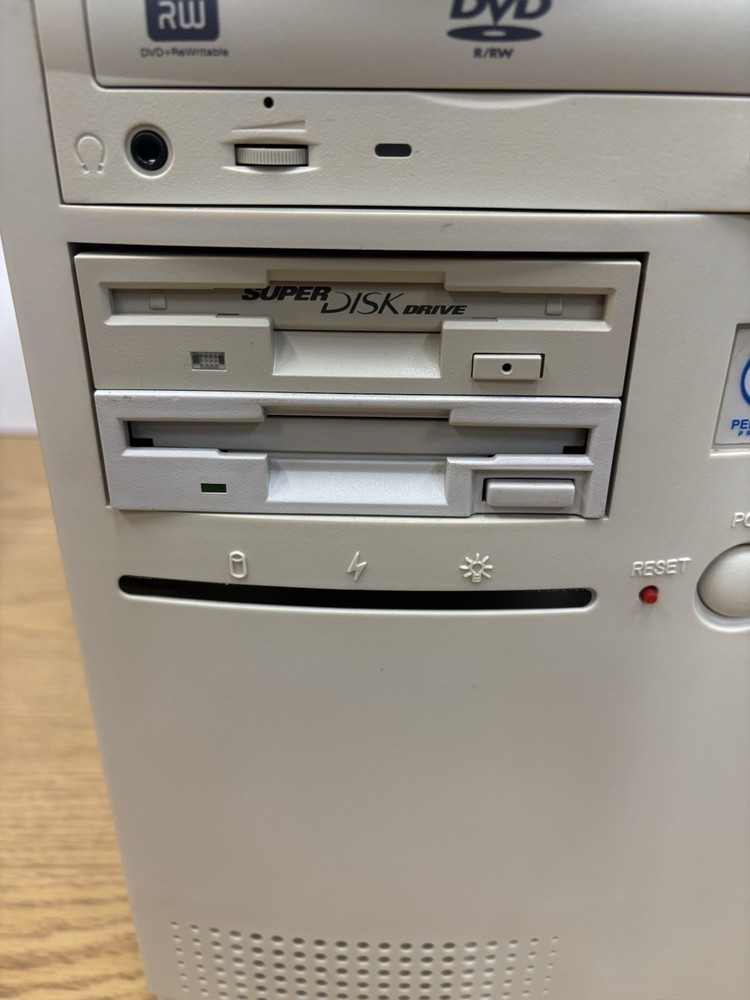 Vintage Desktop Tower PC ***Powers On