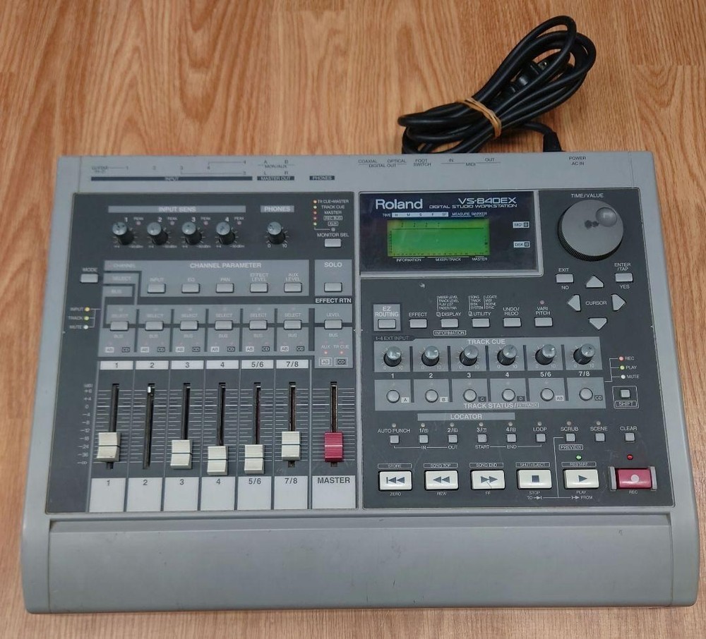ROLAND VS-840EX Multi-track Recorder