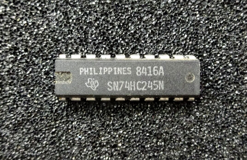 SN74HC245 Transceiver Non-Inverting 1 Element 8 Bit per Element 3-State 20 Pin