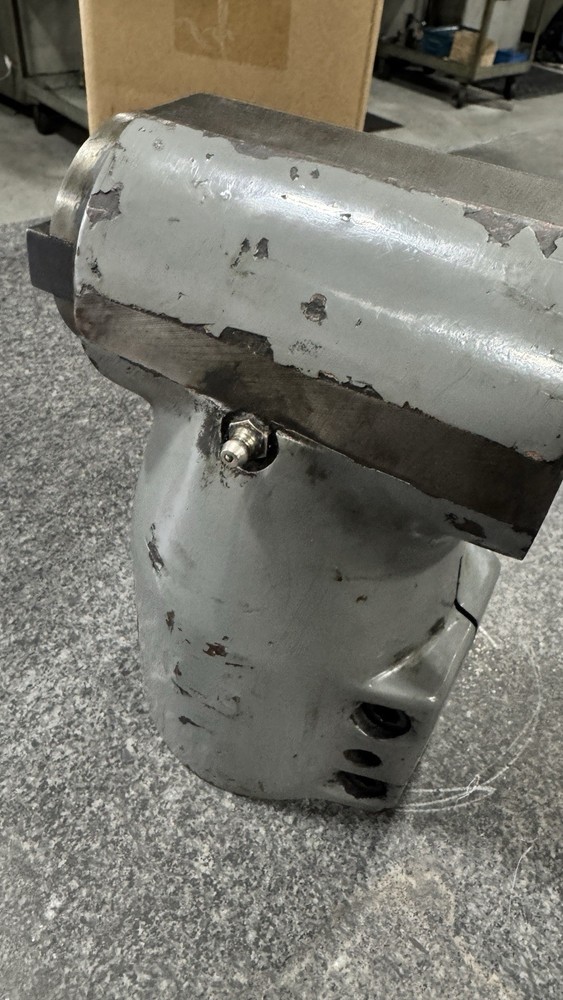 BRIDGEPORT R8 RIGHT ANGLE MILLING MACHINE ATTACHMENT