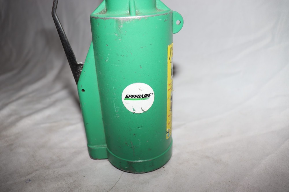 Speedaire 3CRH3 Pneumatic Rivet Tool 100 psi 1983 lb Pulling Force Blind Rivet