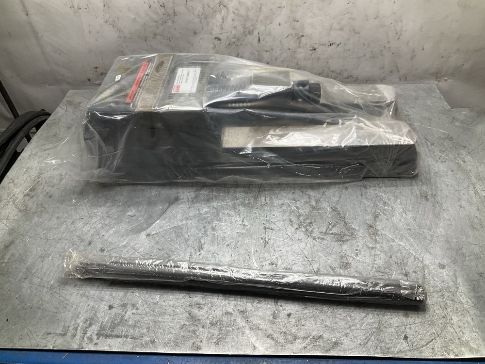 Dayton 38MN11 6" Milling Machine Vise CNC Opens 8"