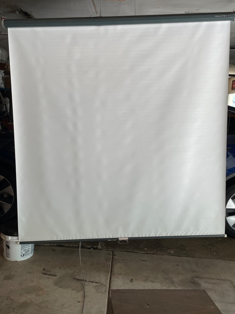IN BOX DA-LITE  Projection Screen 70x70" Matte White 8’ diagonal