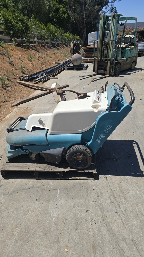 Tennant 3640 Walk Behind Sweeper