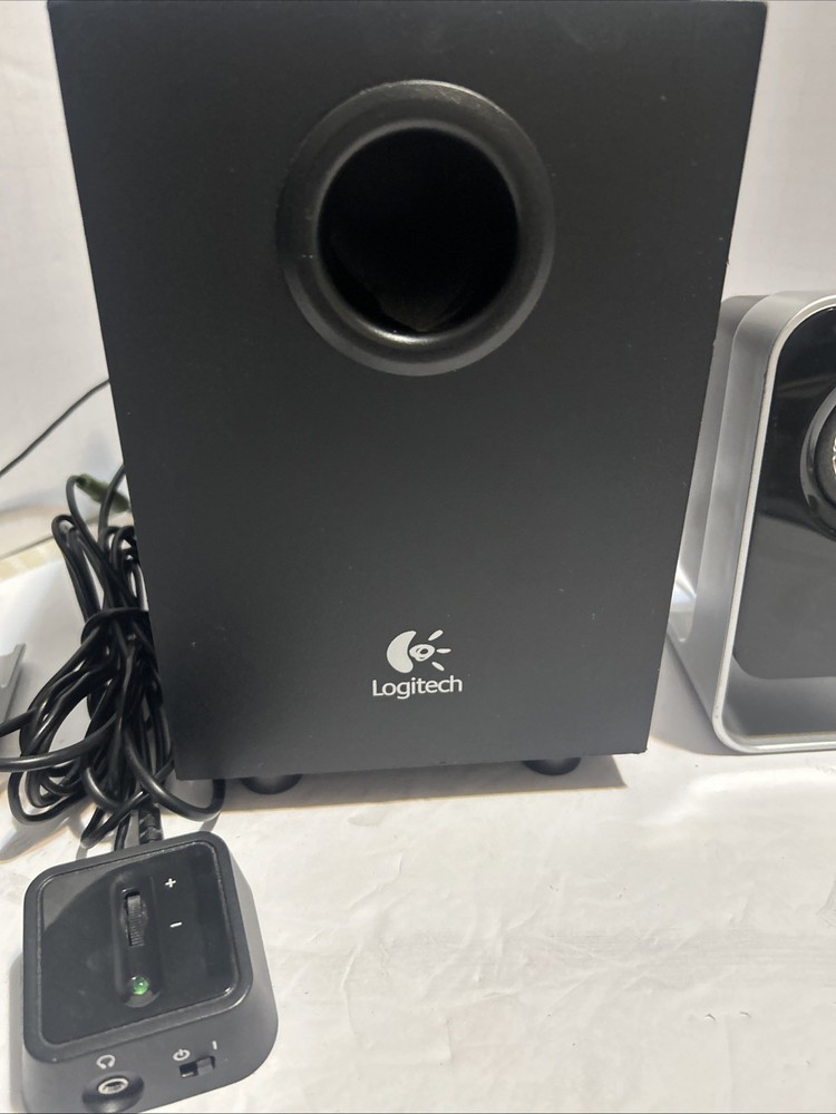 Logitech LS21 2.1 Multimedia Computer Speaker System Subwoofer Works