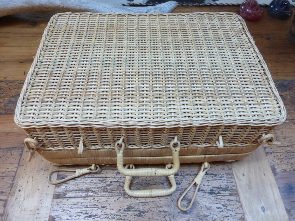 Vintage SEWING Basket RATTAN Medium NICE