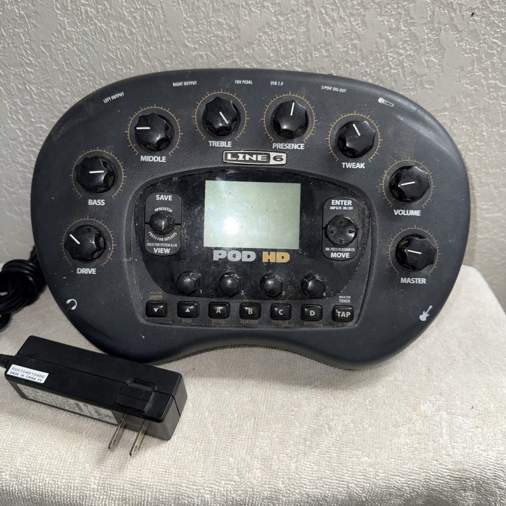 Line 6 POD HD Desktop Guitar Multi-Effect Processor, 22 Amp Models, 100+ Effects