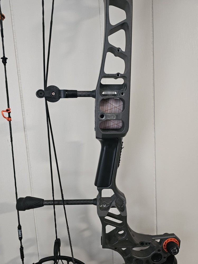 Mathews Triax Compound Bow