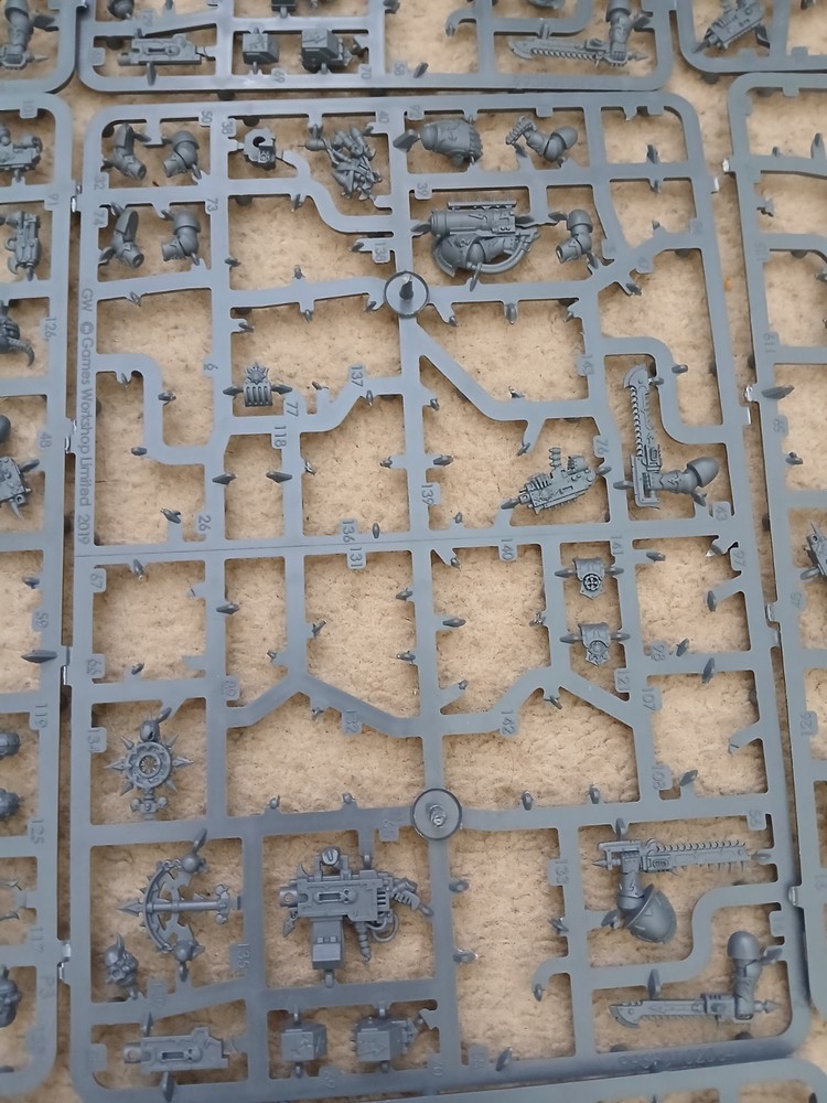 Warhammer Chaos Space Marines Spare Bits On Sprure Games Workshop