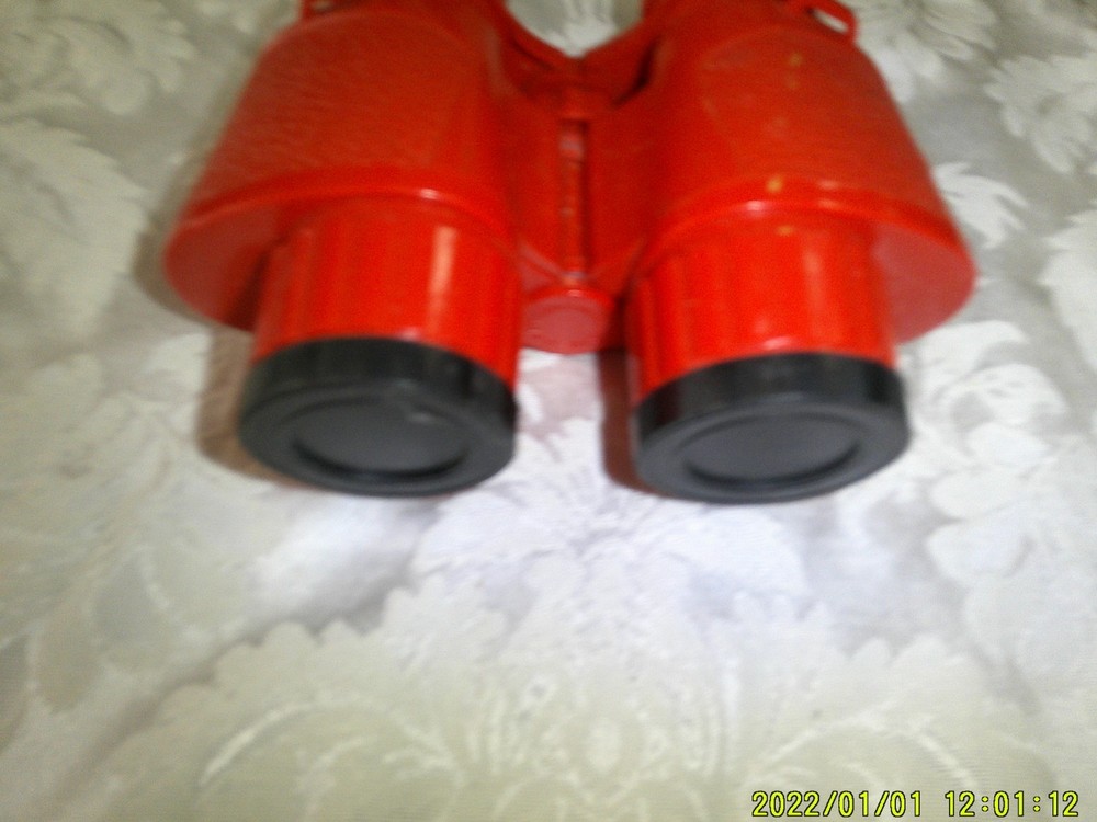 RED PLASTIC BINOCULARS UNBRANDED