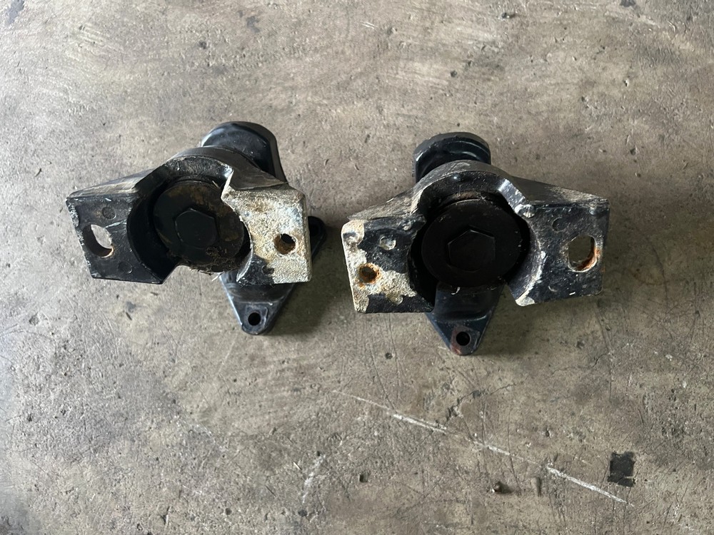 Volvo Penta 4.3GS V6 Engine Motor Mount (PAIR)