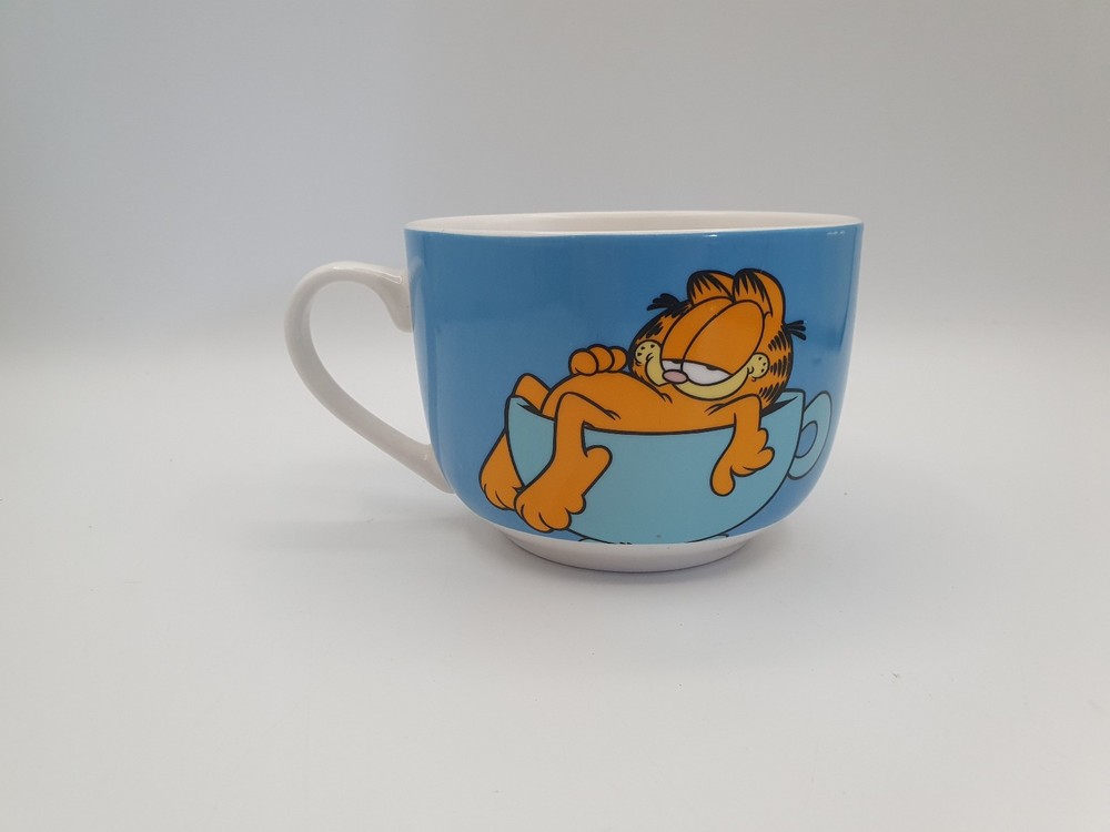 GARFIELD OVERSIZED COFFE CUP GARFIELD SITTING IN A COFFEE CUP