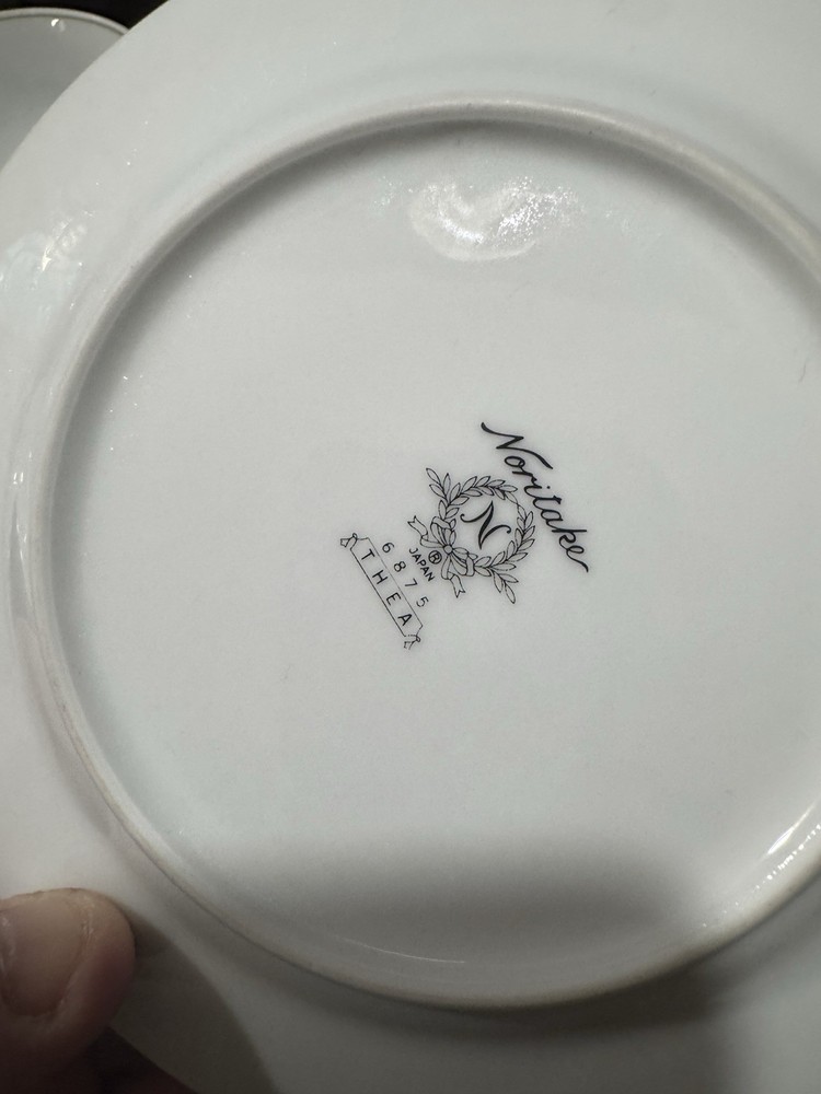 Noritake China Dinnerware 9 Pieces