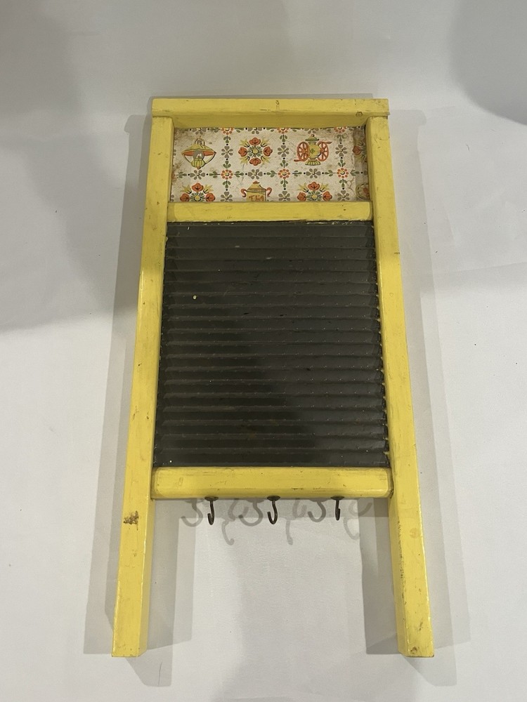Vintage Wooden Washboard With Key Hooks