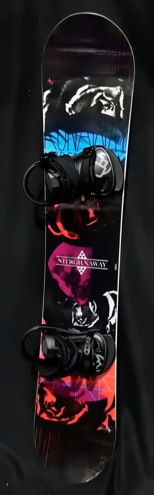 NEW NITRO RUNAWAY SNOWBOARD SIZE 149 CM WITH CHAMONIX MEDIUM BINDINGS