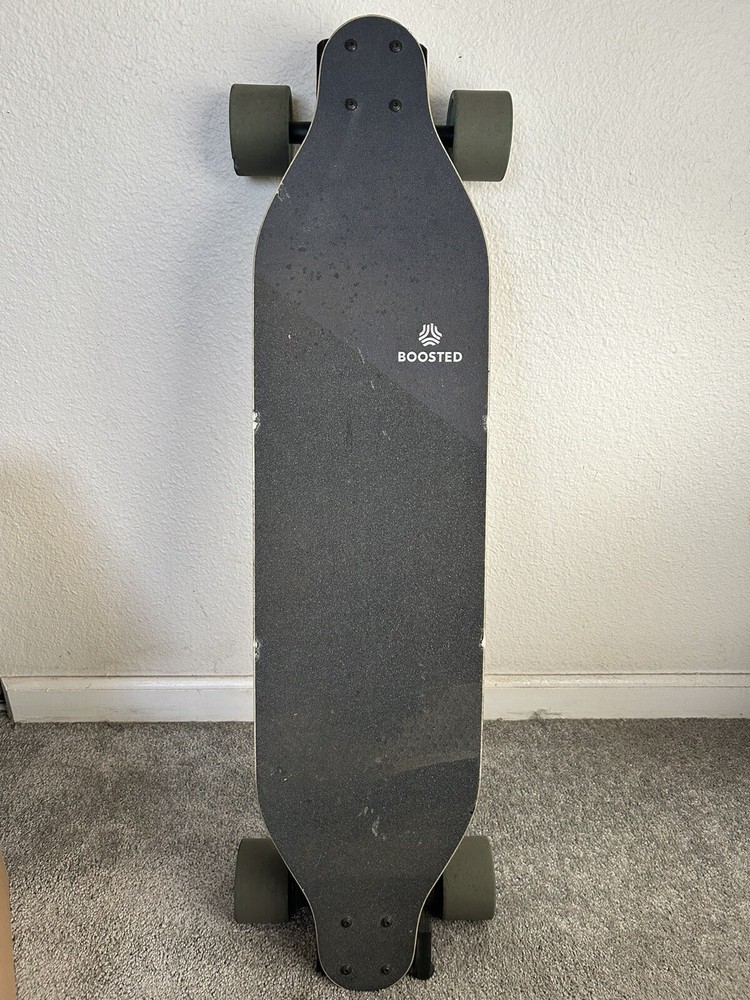 Stealth Electric Boosted Skaeboard
