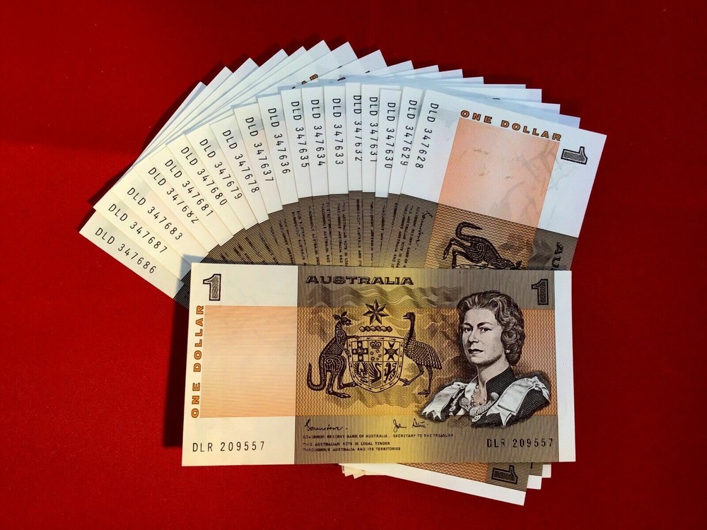 Australian Decimal Paper $1 Note a UnCirculated Condition. In Serial Sequence.