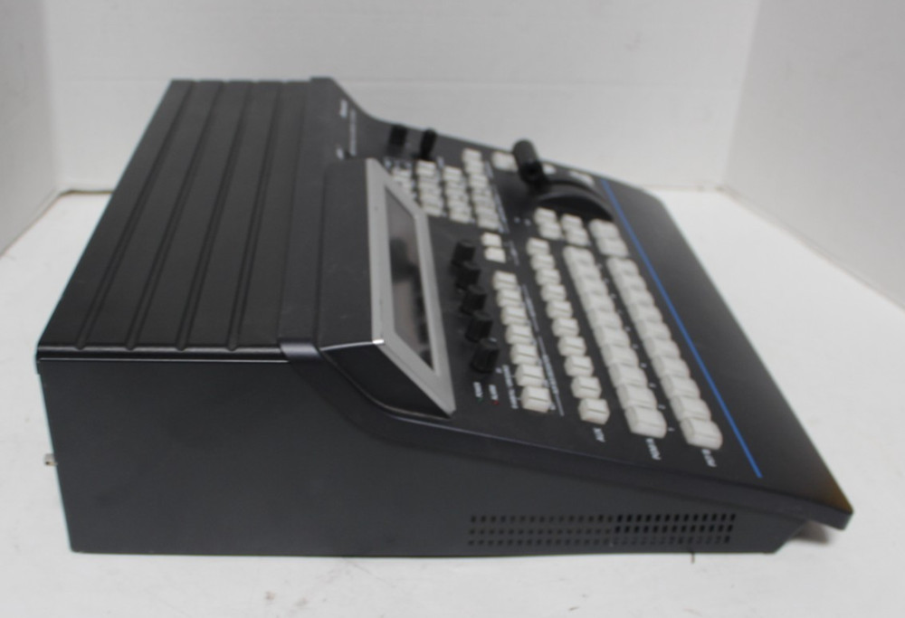 PANASONIC AV-HS400N Multi Format Live Switcher *Powers on