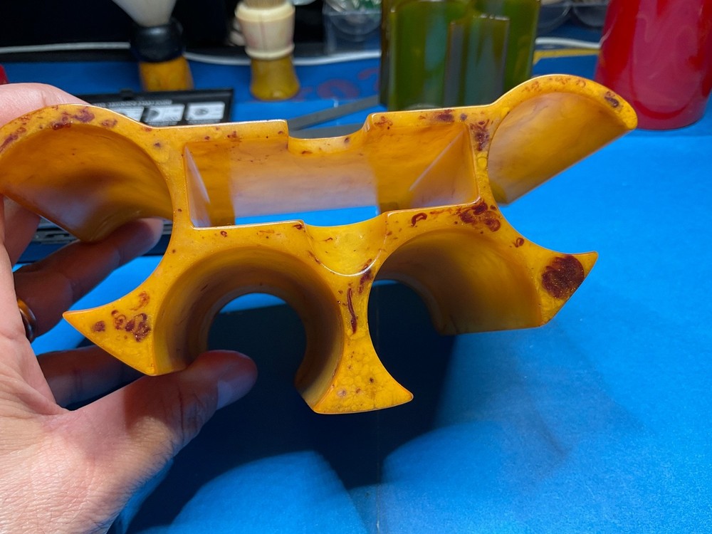BEAUTIFULLY MARBLED BAKELITE POKER CHIP CADDY