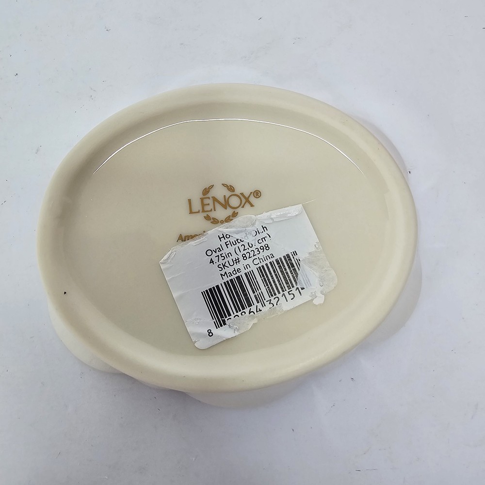 LENOX HOLIDAY OVAL FLUTED DISH MERRY 4.75"