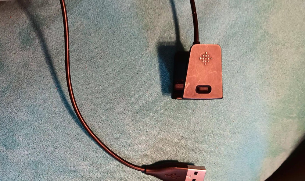 Fitbit Charger w/USB connection (binder clip style)