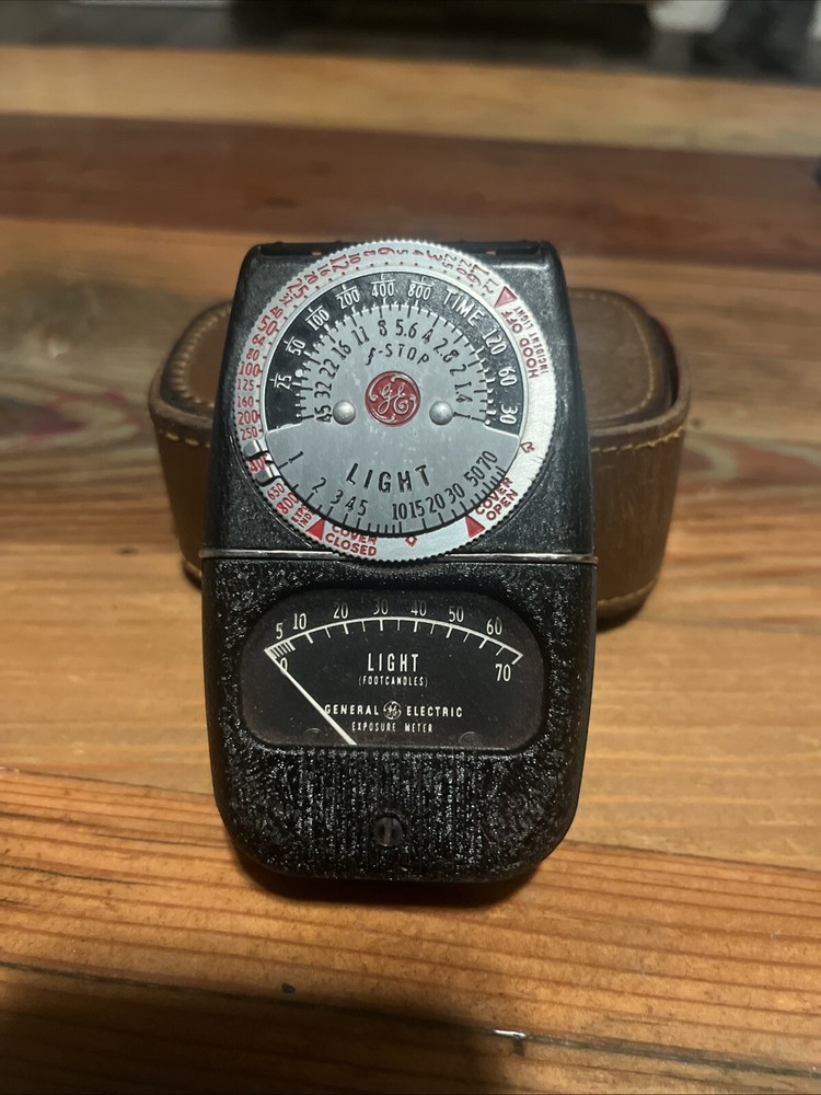 GE Type DW-68 handheld light meter / exposure meter - with case
