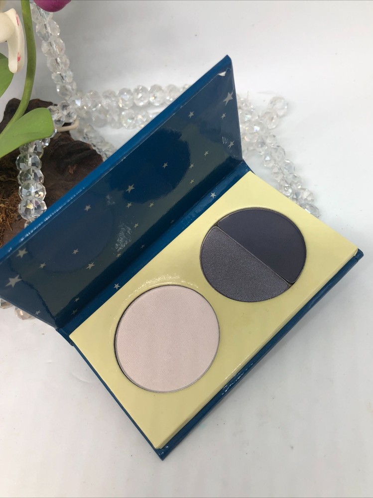 Stila 3 Color Eyeshadow Compact - Off White / Gray - Full Size - New
