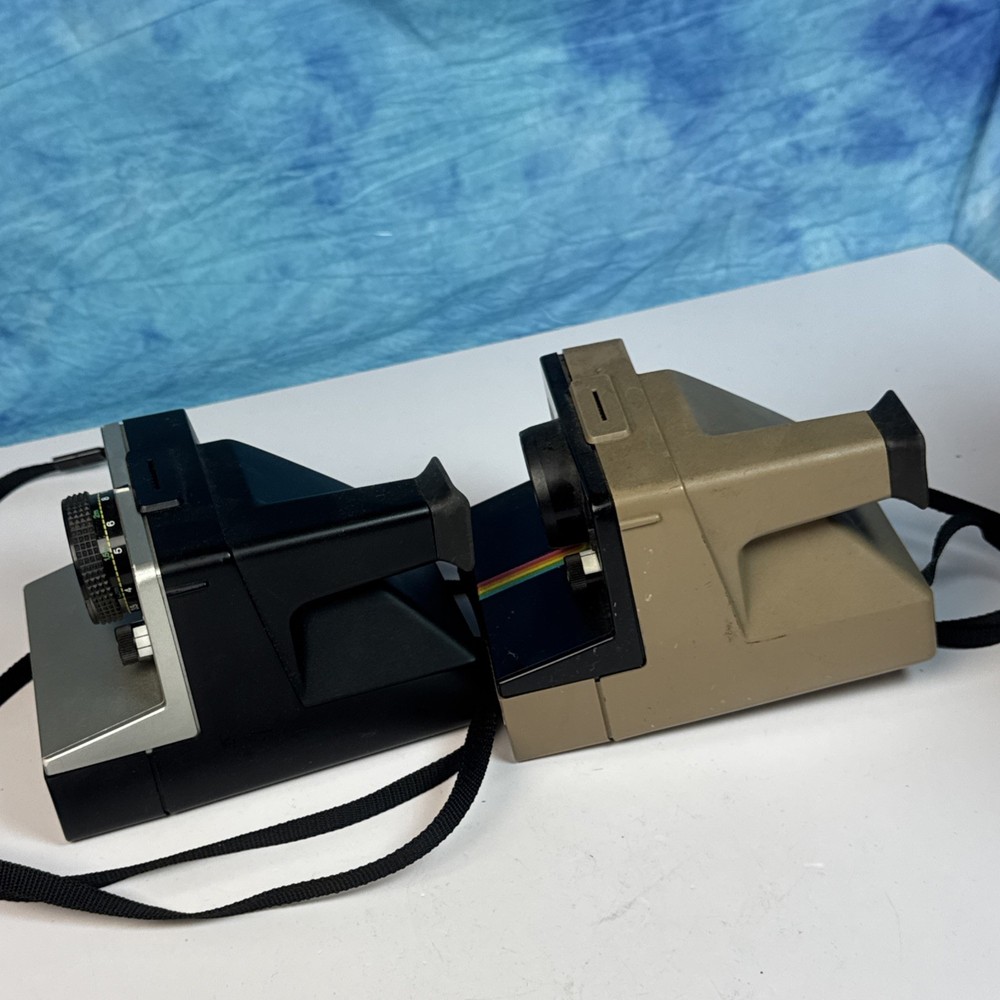 2 Polaroids Pronto B, Presto SX-70